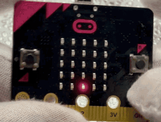 micro:bit で温度へんかLEDグラフを動かす様子