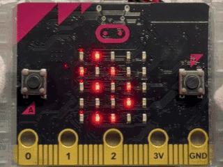 micro:bit で三角食べナビを動かす様子