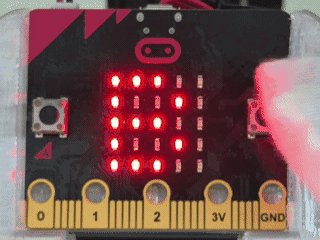 花火うちあげチャレンジをmicro:bitで動かしているようす